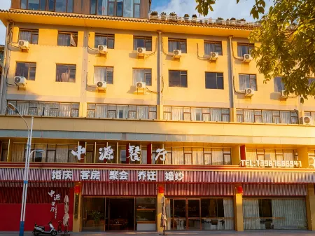 Zhongyuan Restaurant Hotel (Luquan Tingxihui Shopping Park)