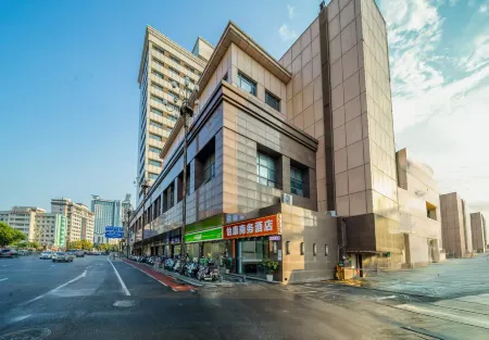 Yikang Hotel (Nanchang Bayi Square Qingshan Road Subway Station) Отели рядом с достопримечательностью «Youmin Temple»
