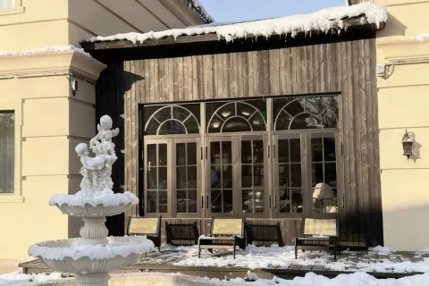 Fangyuan Li ·1897 Villa