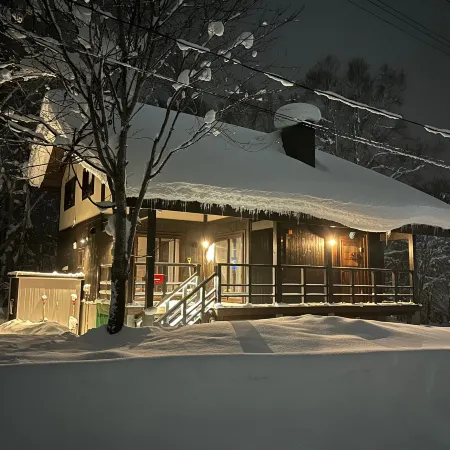 Slow House Niseko with Private Onsen