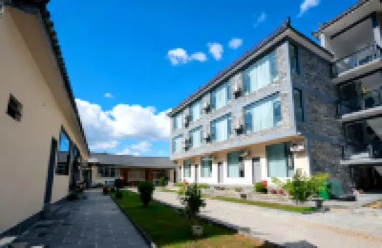 極景西麓丨360°雪山觀景·日照金山·前玉龍後哈巴·雪巒觀峽美宿 雲南·香格里拉中虎跳峽附近的飯店