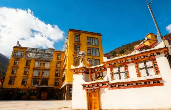 卡瓦拉酒店（康定情歌廣場318國道店）