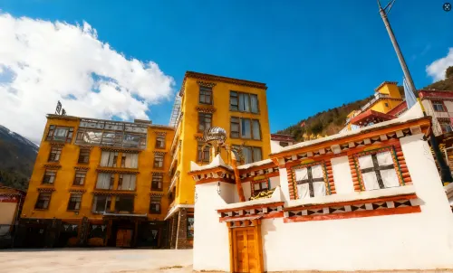 Kawala Hotel (Kangding Love Song Square National Highway G318)