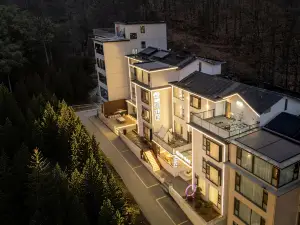 花築·欒川觀山月民宿（老君山中靈索道店）