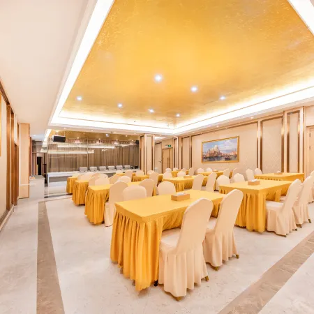 Vienna Hotel (Shenzhen Longgang Nanlian Baolong) Отели рядом с достопримечательностью «Biadi Share Co. ООО.»