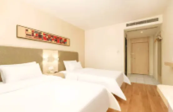 Huating Hotel (Guangyuan Aoyuan Sports Center Wanda Plaza Branch)