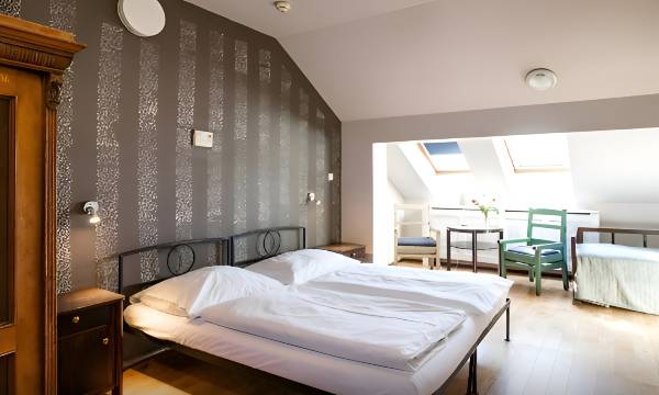 Sir Toby's Hostel