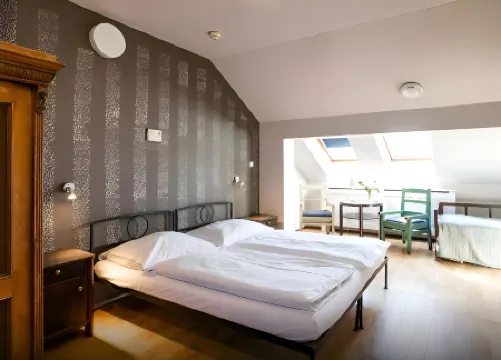 Sir Toby's Hostel Отели рядом со станцией Praha Holesovice Railway Station