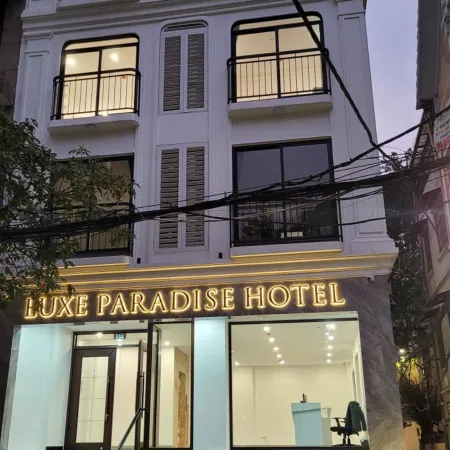 Luxe Paradise Suites Doi Can Отели рядом с достопримечательностью «Донгда»