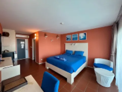 GrandBlue Resort & Beachclub