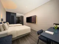 Beijing Zhongguancun Xueyuan Bridge LightResidence Hotel