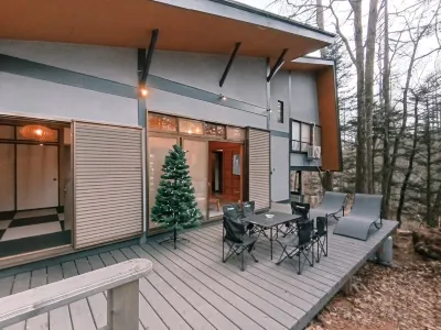 Hilltop Villa Karuizawa - Peaceful Hilltop Forest Retreat With Mountain View Hotels in 