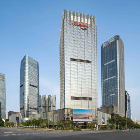 Hampton by Hilton Guangzhou Changlong Wanbo Centre Отели рядом с достопримечательностью «Панью»