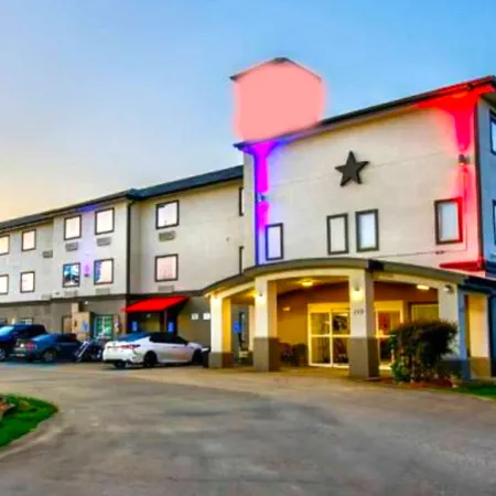 Oyo Townhouse Sulphur,LA Extended Stay I-10