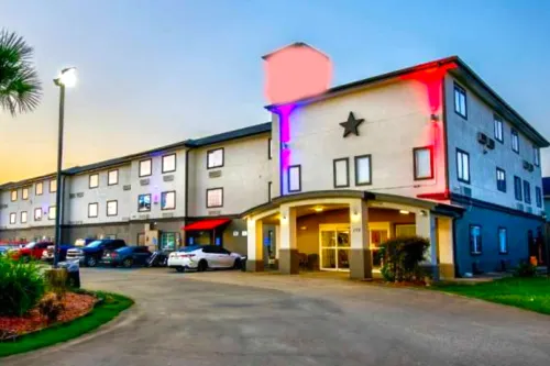 Oyo Townhouse Sulphur,LA Extended Stay I-10