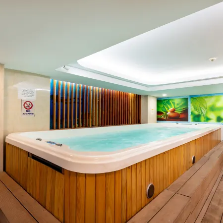 G8 Diamond Hotel Saigon Отели рядом с достопримечательностью «Музей пережитков войны»