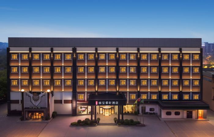 Rezen Select Hotel (Shanghai International Resort Chuansha Metro Station)