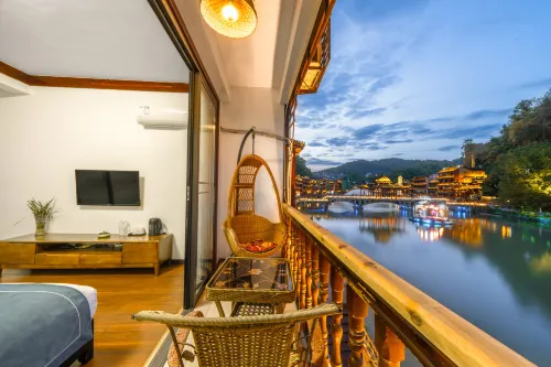 Manshan Su · Jiangjing Homestay (Fenghuang Ancient Town Branch)