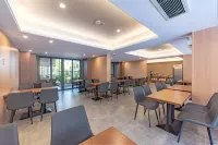 Hailing Island Whale Resort Hotel (Nimble Golden Coast) - sarapan