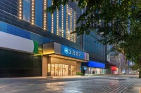 HanTing Hotel (Xining Railway Station Zhongfayuan City Plaza) فنادق في شينينغ