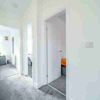 4BR 3BA Wigan Home | Long Stays Welcome Others