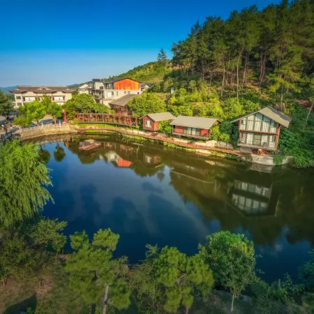 Yiyun Country House (Wudang Mountain Entrance Store)