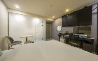 ZAZA Hotel - 3 estrellas