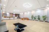 Jinding Grand Hotel (Jinxian Station Fenghuang Street) - parking