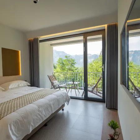 Huguan · Banshan Jian Yue Moon Hill Boutique Stay (Baquan Gorge Scenic Area)