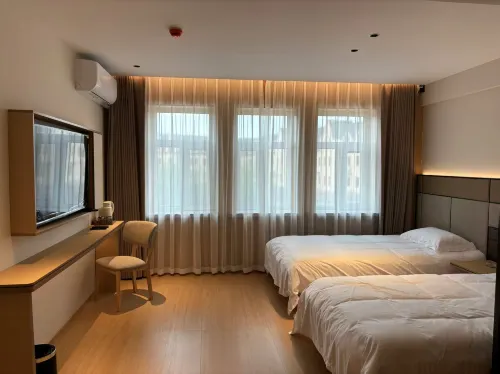 Hongtu Business Hotel - parking
