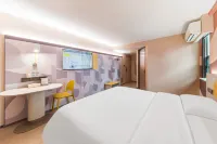 Hanting Express Hotel (Zhuhai Lovers Middle Road Sun and Moon Shell Grand Theater) - parking
