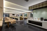 Aiyuan Resort Hotel, West Street, Yangshuo, Guilin - parking