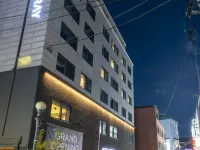 Gray Hotel Yongin 高镇附近的飯店
