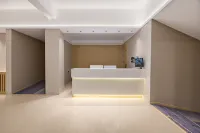 Pebble Hotel (Chifeng Aohan Banner) - parking