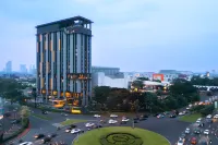 Harris Hotel & Convention Serpong - Pools
