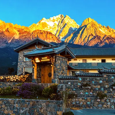 Yuhu Residence · Astral 360° Golden‑Peak Secret Garden (Jade Dragon Snow Mountain) Hotels in der Nähe von Dongba Valley