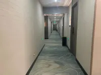 Shell Hotel Nanchong - parking