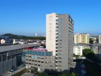 the Hotel V (Zhenjiang Jingkou) Hotels near Jiaoshan Mountain