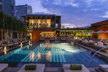 Melia Chiang Mai Отели рядом с достопримечательностью «Huaykaew Road»