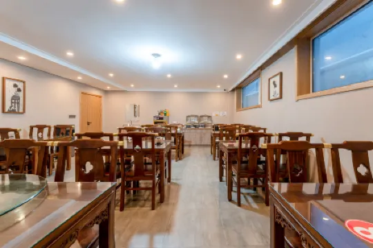 Mount Wutai Qianmo Hotel (Wuye Temple Branch) Отели в г. Утайшань