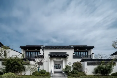 Zhenjiang Jurong Hantian Langyue Star Hotel (Baohuashan Scenic Area)