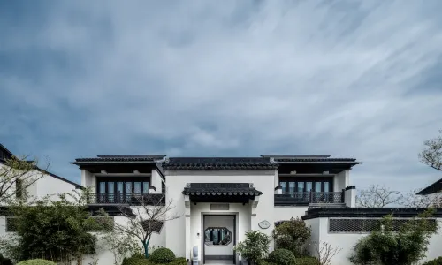 Zhenjiang Jurong Hantian Langyue Star Hotel (Baohuashan Scenic Area)