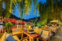 Eleven Eleven · Flower Dream Inn - bar