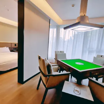 Fun House Diamond Hotel