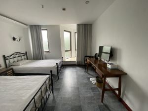 Hushangyuan Theme Hostel