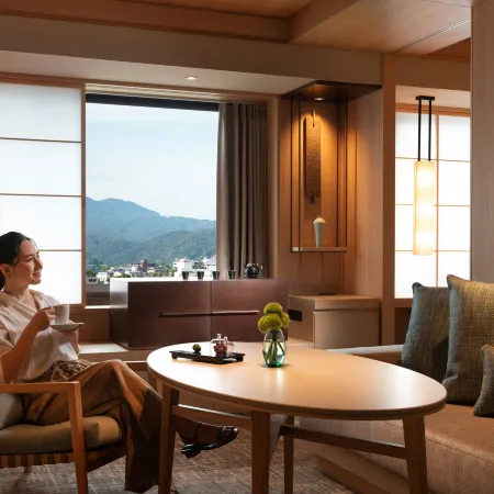 DoubleTree by Hilton Kyoto Higashiyama Отели рядом с достопримечательностью «Станция метро Gojo»