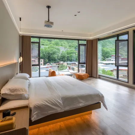 Lixian Mountain Lodge Folk Hotel