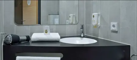 B&B HOTEL Dessau Отели в г. Лепс