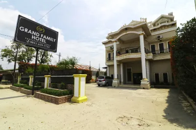 Hotel Grand Family Hotel dekat Pantai Romantis