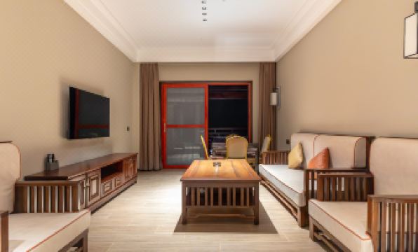 Yunyang County Jingqian Holiday Hotel